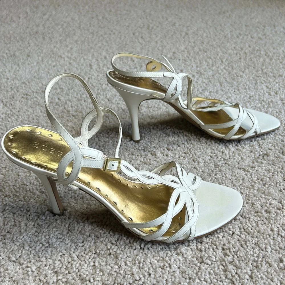 BCBGIRLS WHITE HEELED SANDALS - Picture 3 of 6